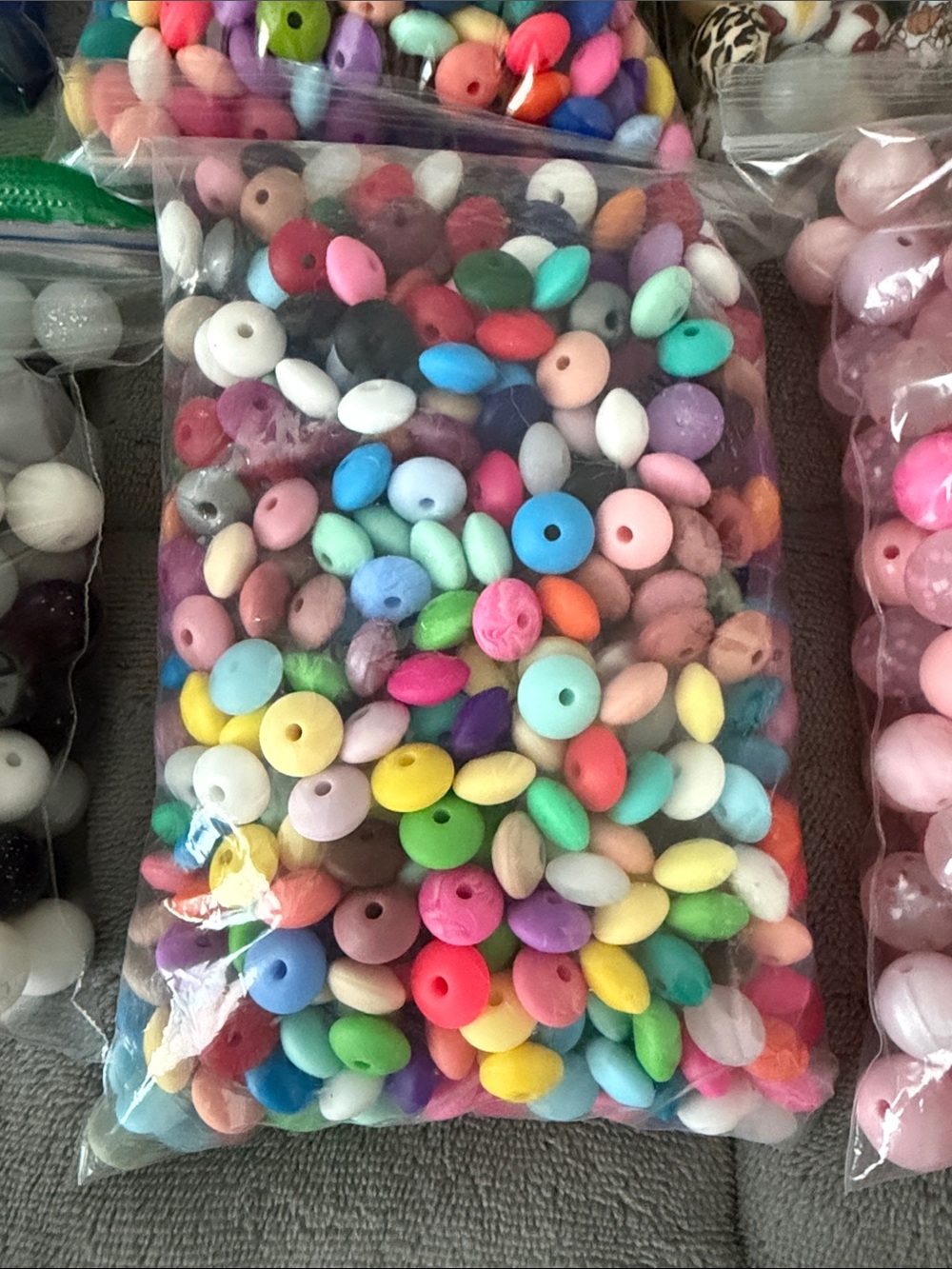 Assortment of silicone beads 15mm and 12mm perfect for crafting - Picture 6 of 16